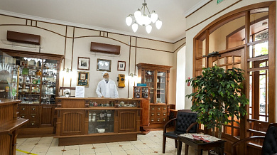 Все в музей-аптеку! Сегодня, 5 июня, старейшая аптека Челябинска отметила 120-летие. Сегодня здесь, кроме аптеки, располагается уникальный музей аптечного дела. 